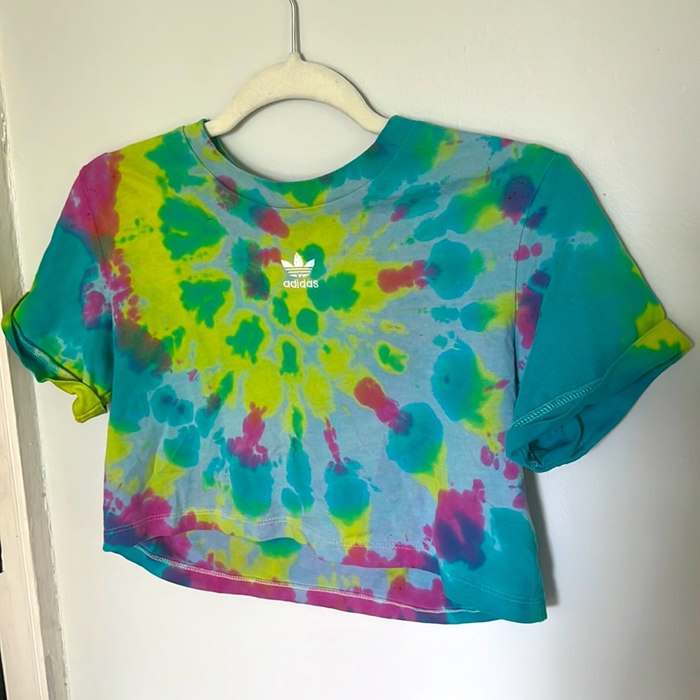 Tie-dyed cropped colorful adidas tee